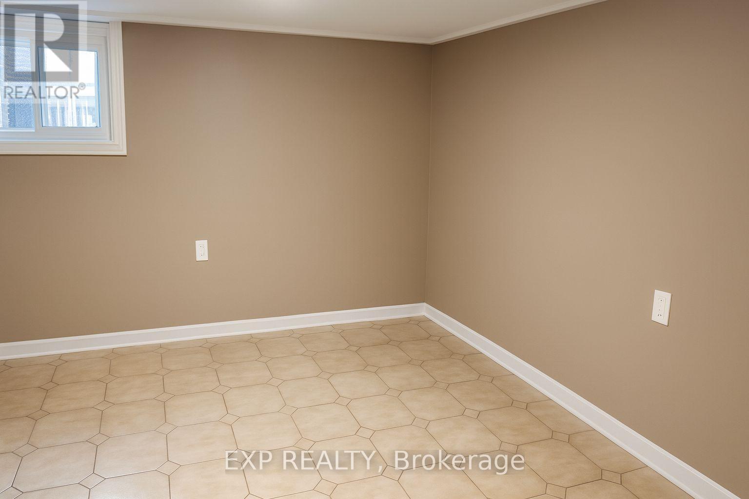 20 Marmora Street, St. Catharines (E. Chester), ON - Indoor Photo Showing Other Room