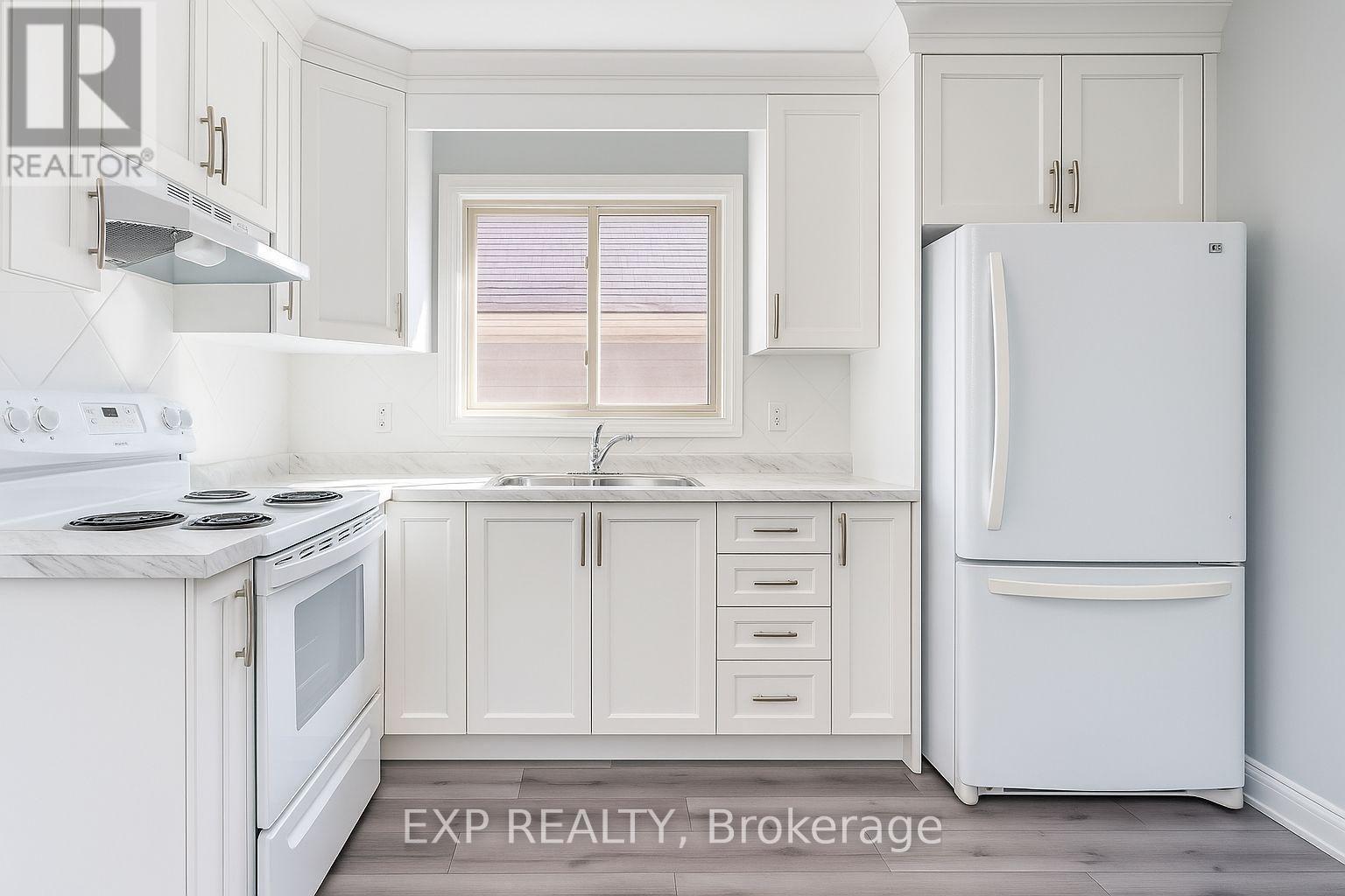 20 Marmora Street, St. Catharines (E. Chester), ON - Indoor Photo Showing Kitchen With Double Sink
