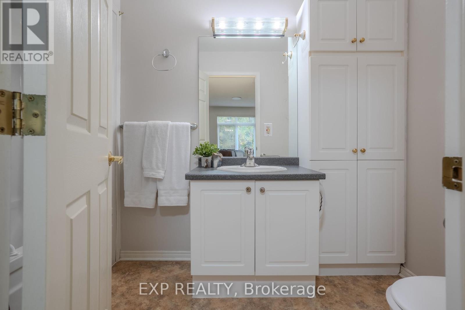 17 - 53 Bunting Road, St. Catharines (Secord Woods), ON - Indoor Photo Showing Bathroom