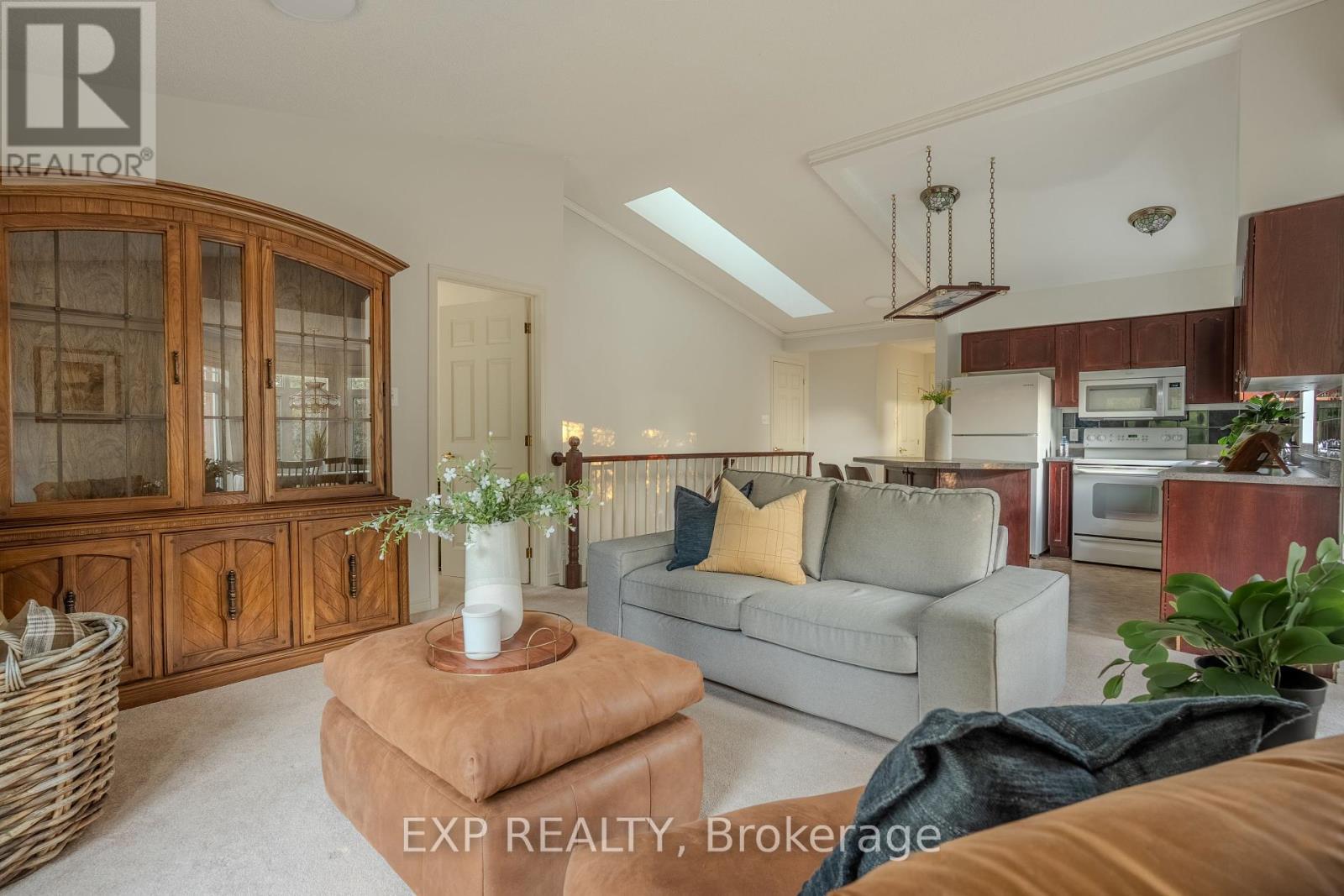 17 - 53 Bunting Road, St. Catharines (Secord Woods), ON - Indoor Photo Showing Living Room