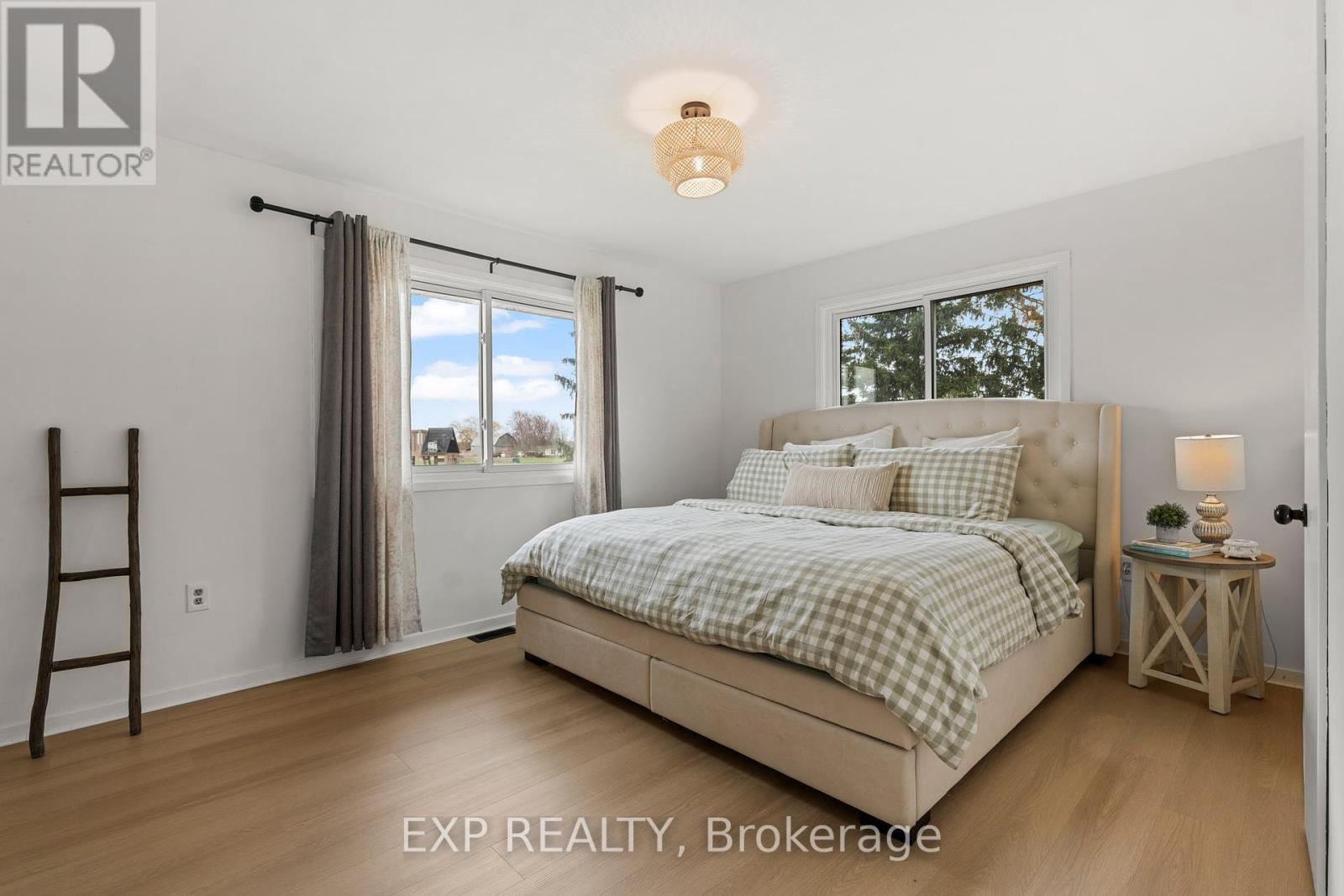 21419 Outred Road, Wainfleet (Marshville/Winger), ON - Indoor Photo Showing Bedroom