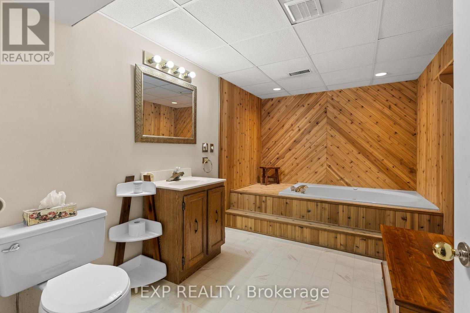 21419 Outred Road, Wainfleet (Marshville/Winger), ON - Indoor Photo Showing Bathroom