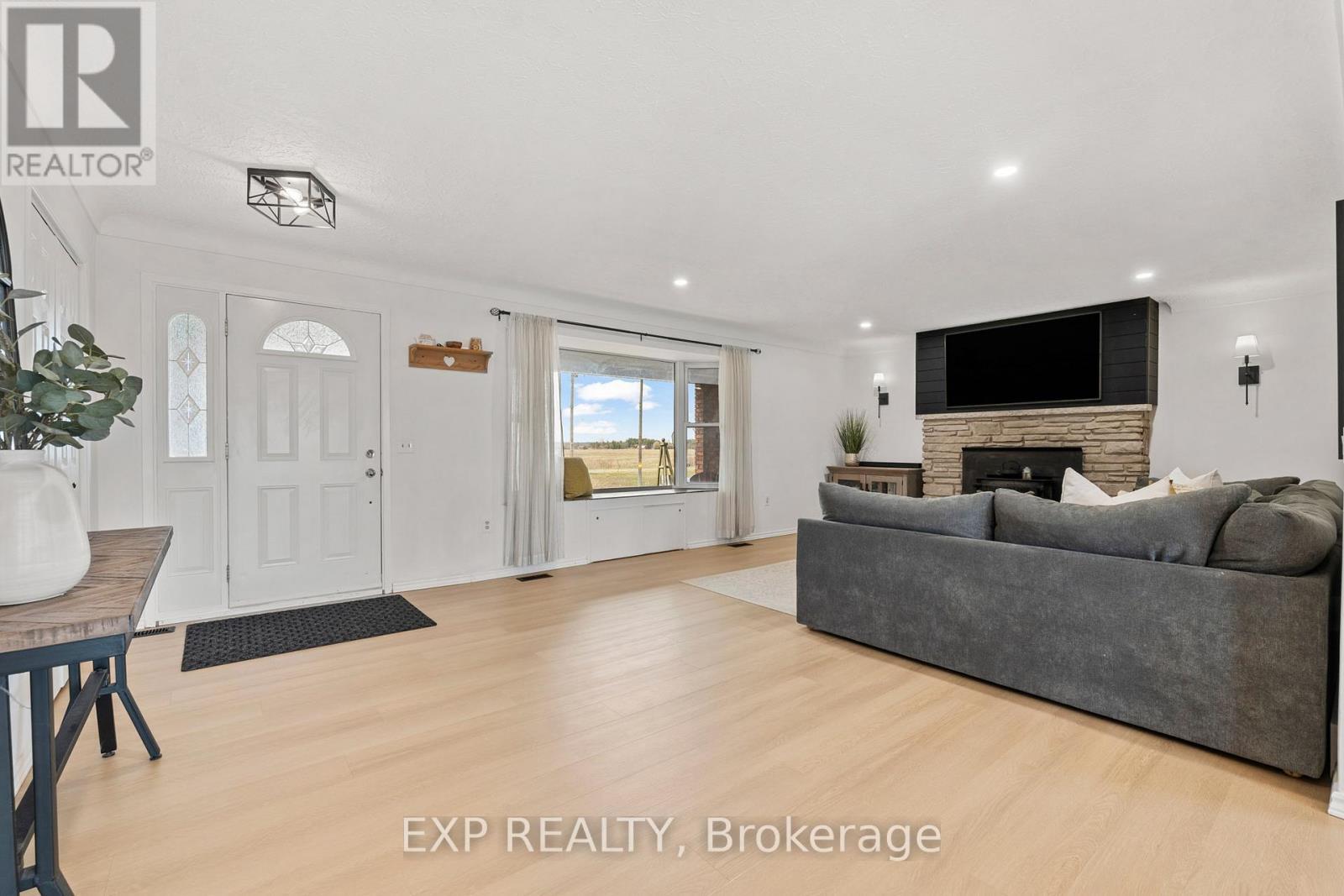 21419 Outred Road, Wainfleet (Marshville/Winger), ON - Indoor Photo Showing Living Room With Fireplace