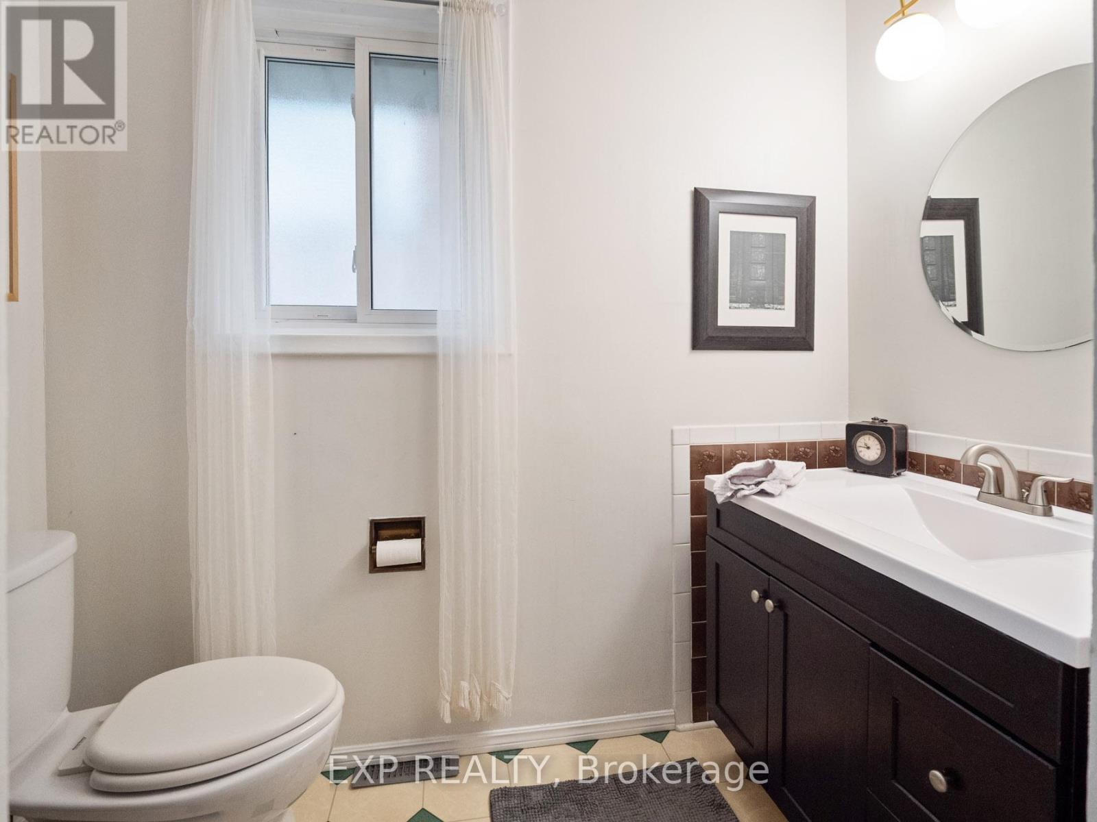 6570 Sherwood Road, Niagara Falls (Morrison), ON - Indoor Photo Showing Bathroom