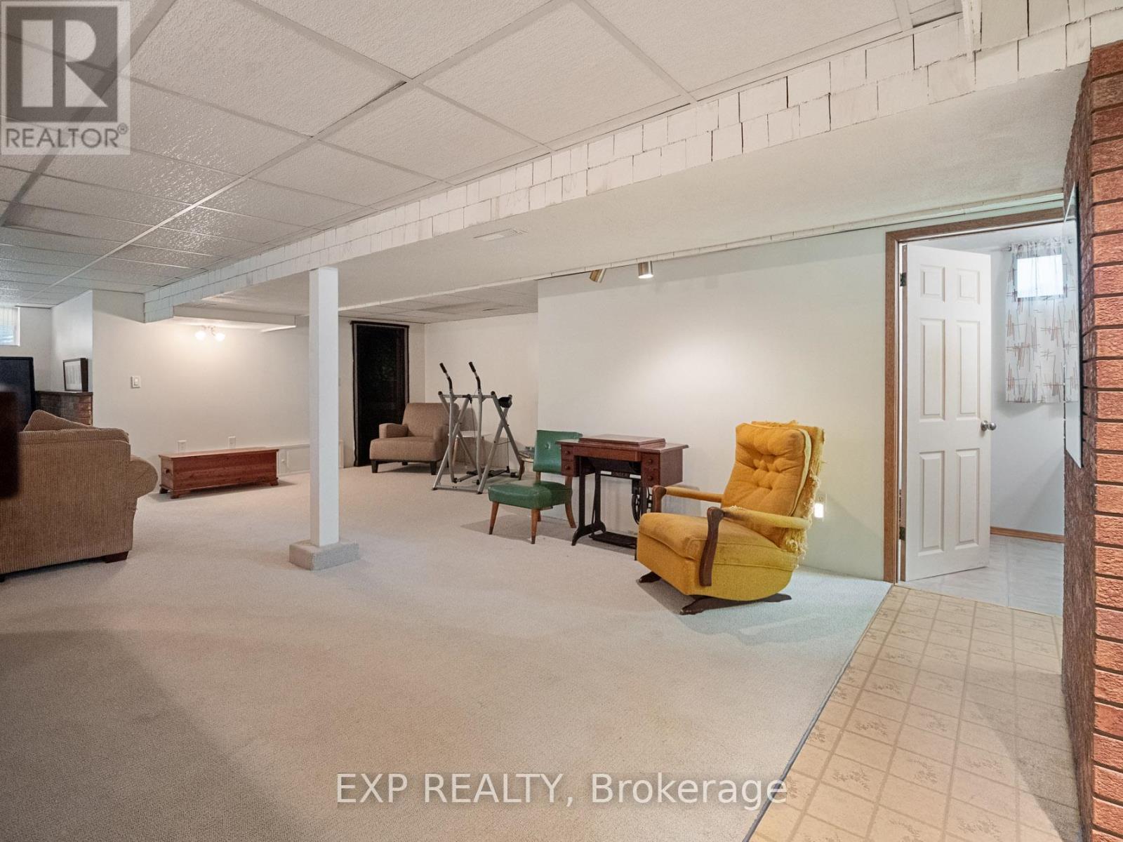 6570 Sherwood Road, Niagara Falls (Morrison), ON - Indoor