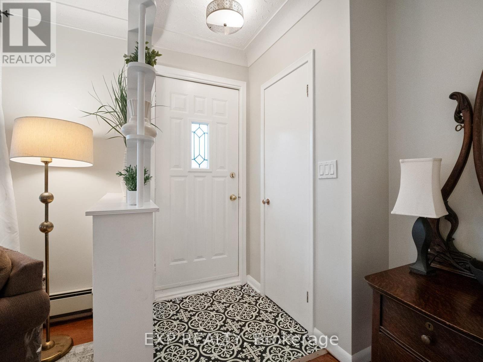 6570 Sherwood Road, Niagara Falls (Morrison), ON - Indoor Photo Showing Other Room