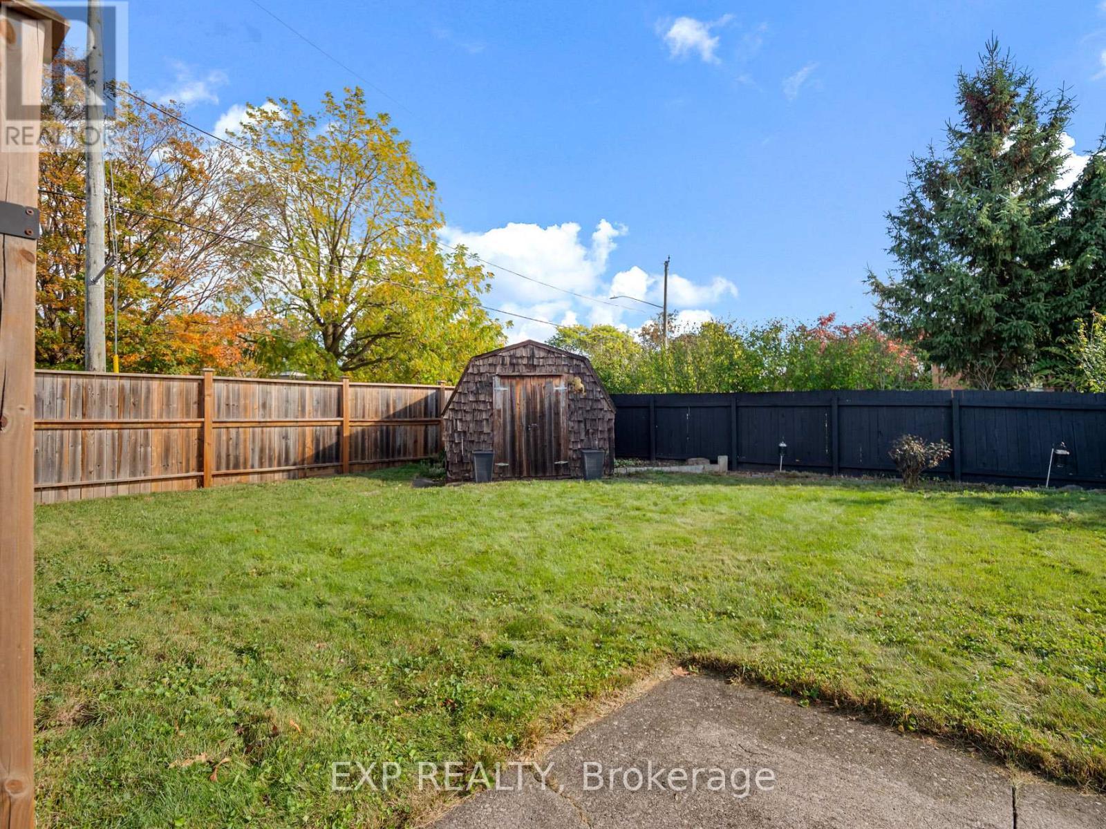 6570 Sherwood Road, Niagara Falls (Morrison), ON - Outdoor With Backyard