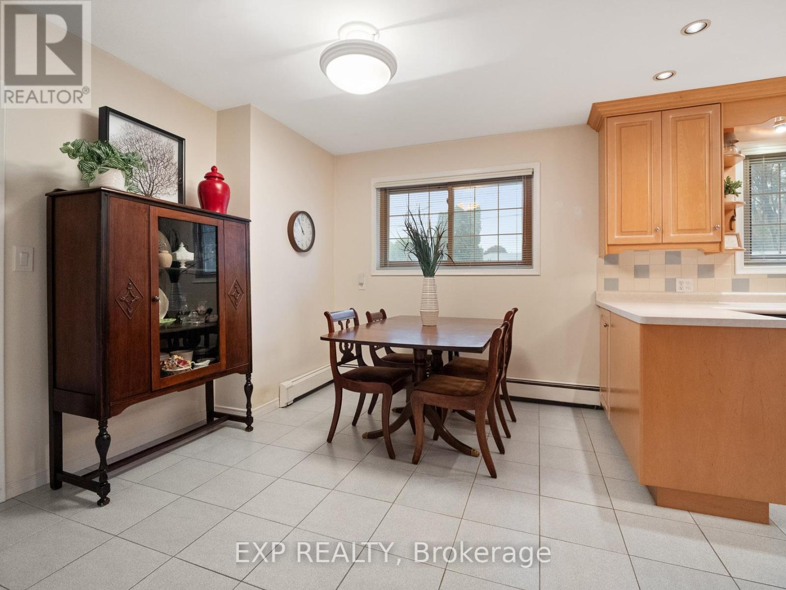 6570 Sherwood Road, Niagara Falls (Morrison), ON - Indoor