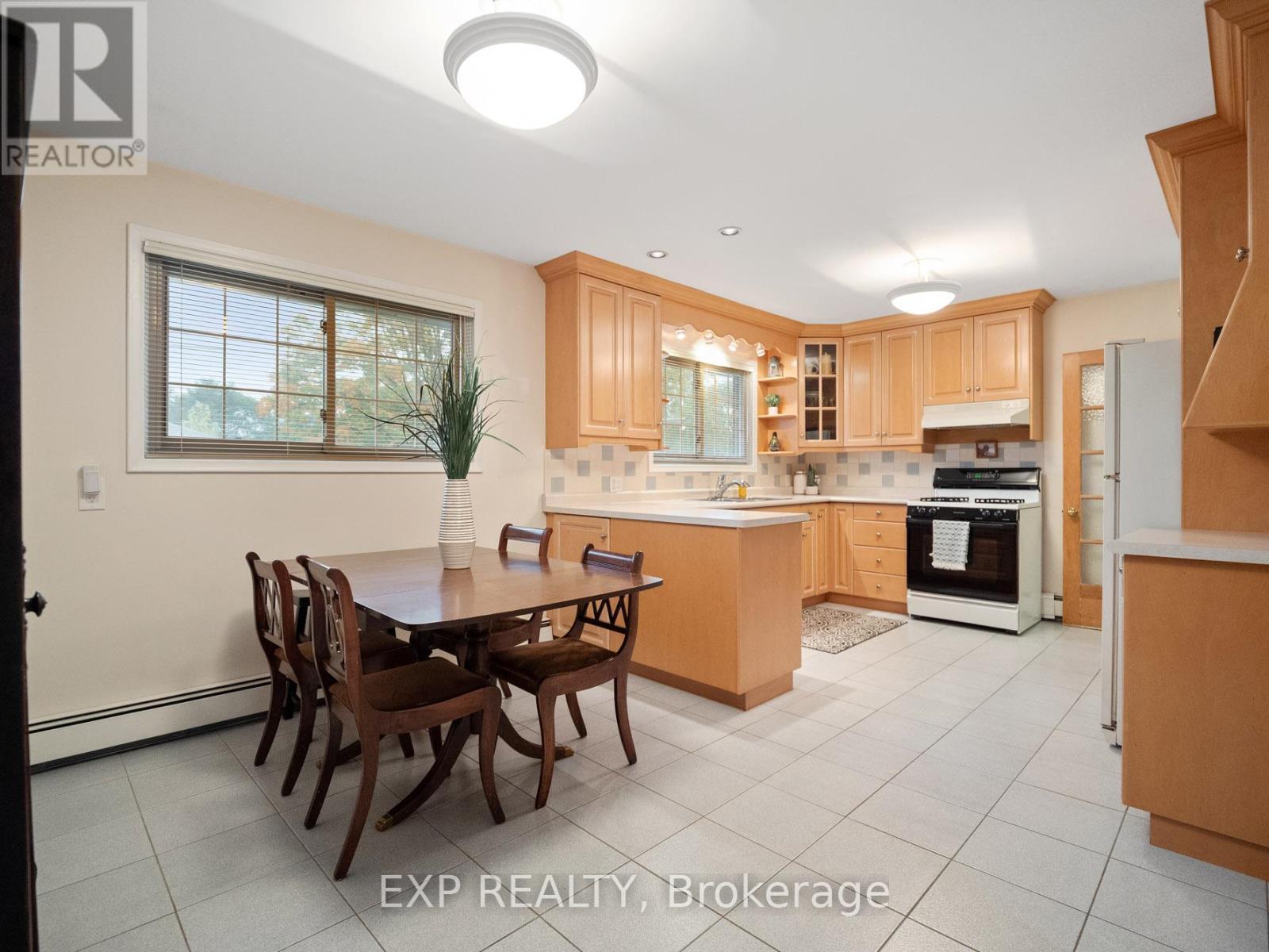 6570 Sherwood Road, Niagara Falls (Morrison), ON - Indoor