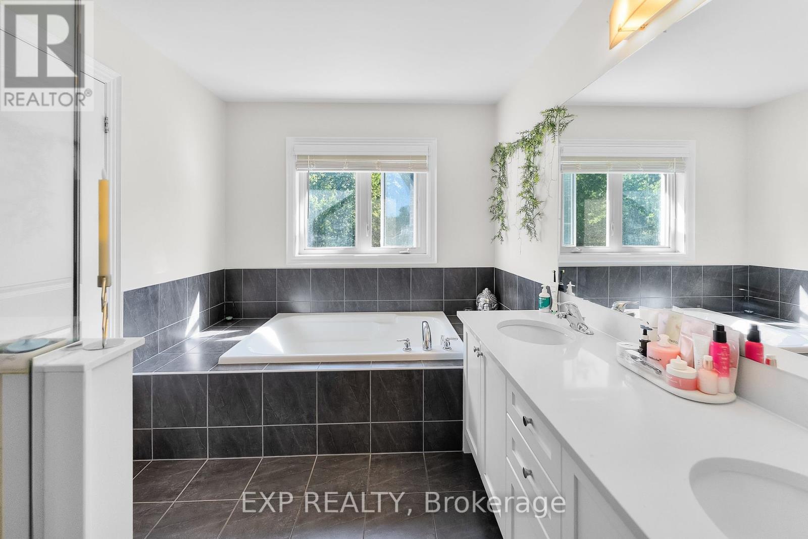 7712 Tupelo Crescent, Niagara Falls (Brown), ON - Indoor Photo Showing Bathroom