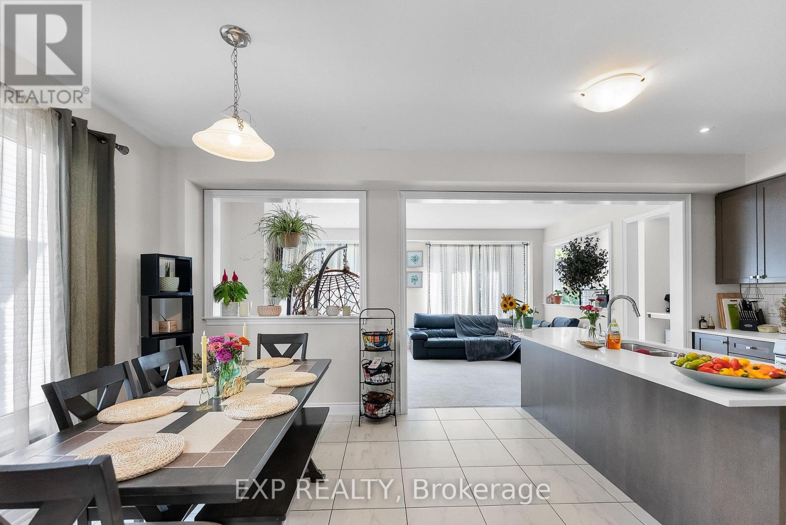 7712 Tupelo Crescent, Niagara Falls (Brown), ON - Indoor Photo Showing Dining Room