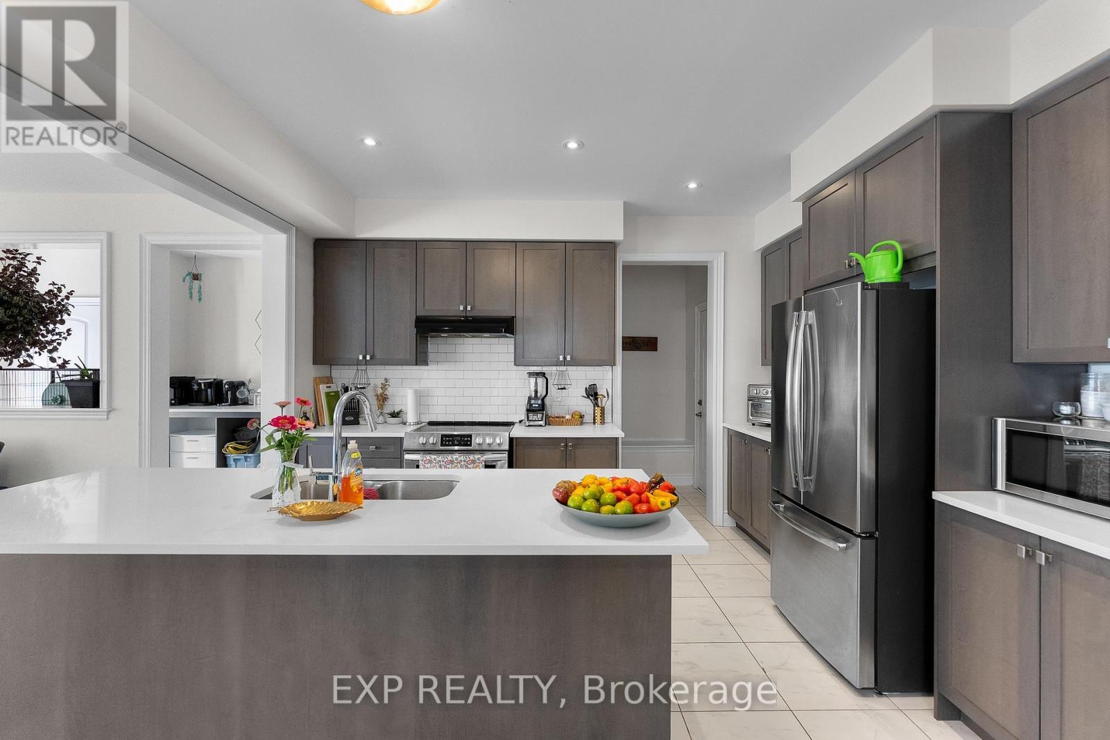 7712 Tupelo Crescent, Niagara Falls (Brown), ON - Indoor Photo Showing Kitchen With Stainless Steel Kitchen With Upgraded Kitchen