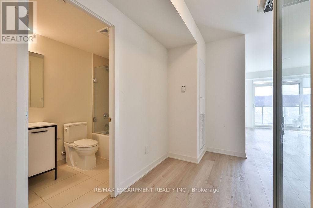 612 - 385 Winston Road, Grimsby, ON - Indoor Photo Showing Bathroom