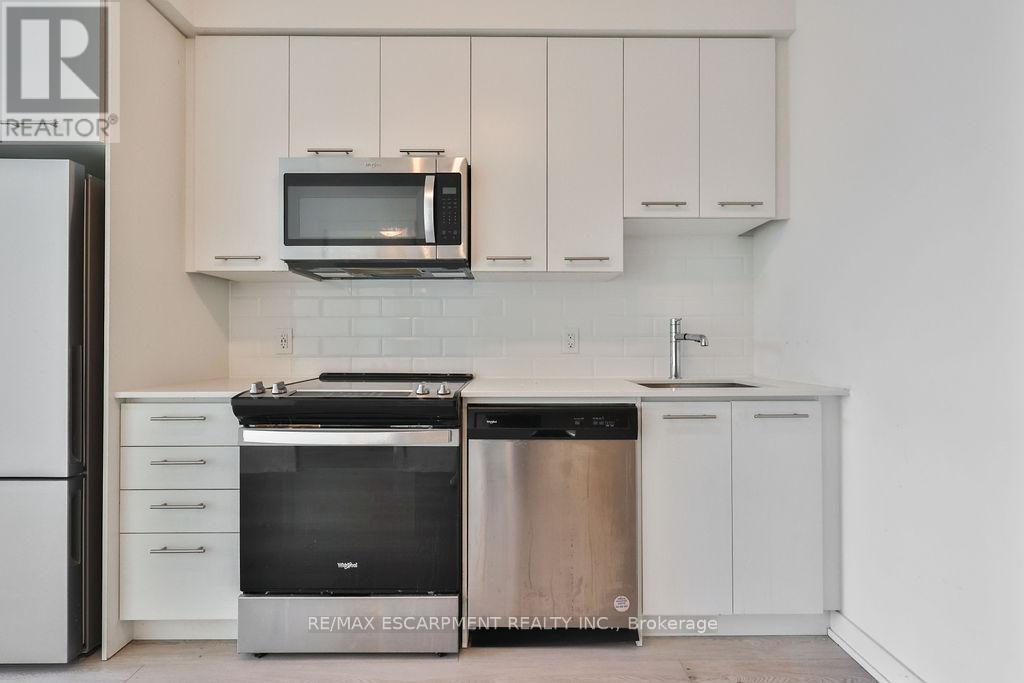 612 - 385 Winston Road, Grimsby, ON - Indoor Photo Showing Kitchen