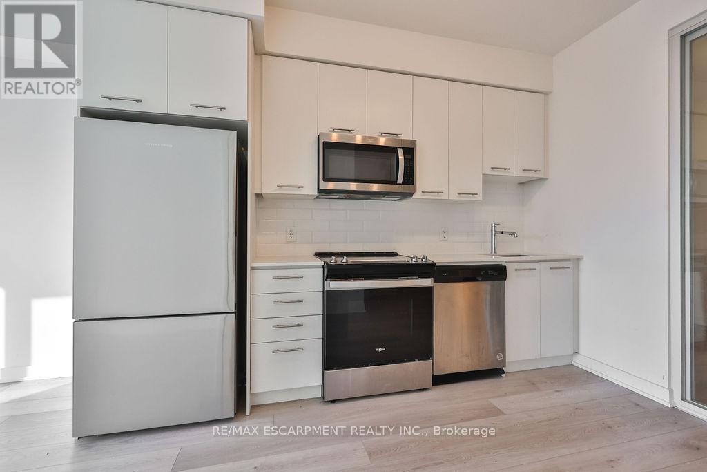 612 - 385 Winston Road, Grimsby, ON - Indoor Photo Showing Kitchen With Stainless Steel Kitchen