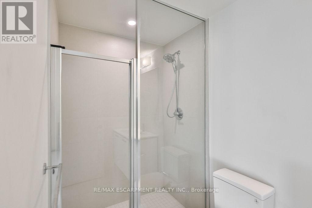 612 - 385 Winston Road, Grimsby, ON - Indoor Photo Showing Bathroom