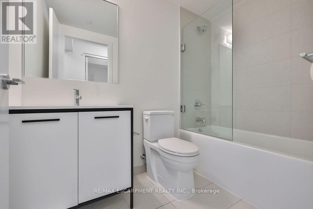 612 - 385 Winston Road, Grimsby, ON - Indoor Photo Showing Bathroom