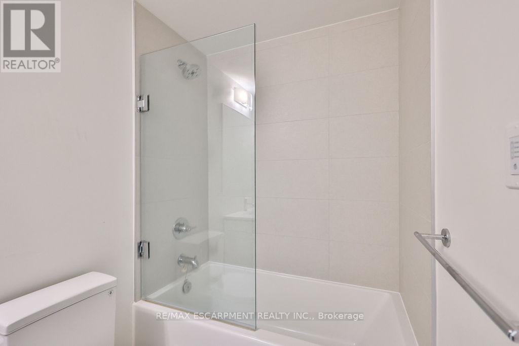 612 - 385 Winston Road, Grimsby, ON - Indoor Photo Showing Bathroom