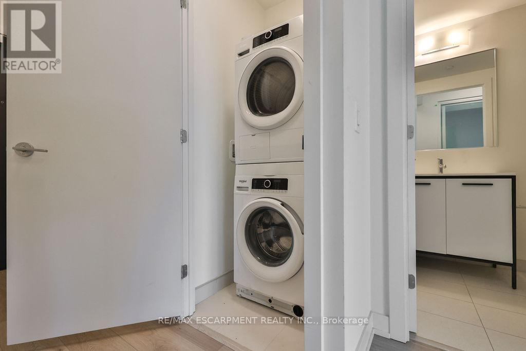612 - 385 Winston Road, Grimsby, ON - Indoor Photo Showing Laundry Room