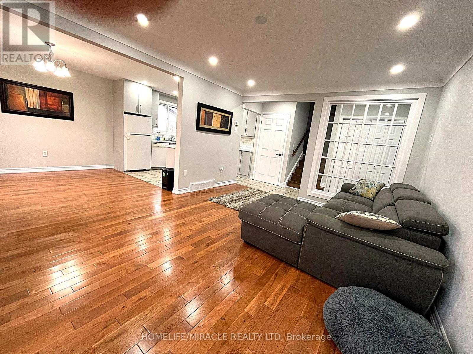 7043 Bonnie Street, Niagara Falls, ON - Indoor