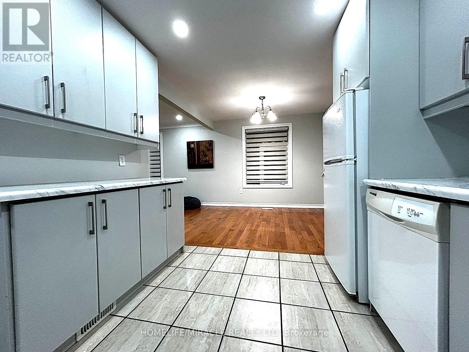 7043 Bonnie Street, Niagara Falls, ON - Indoor