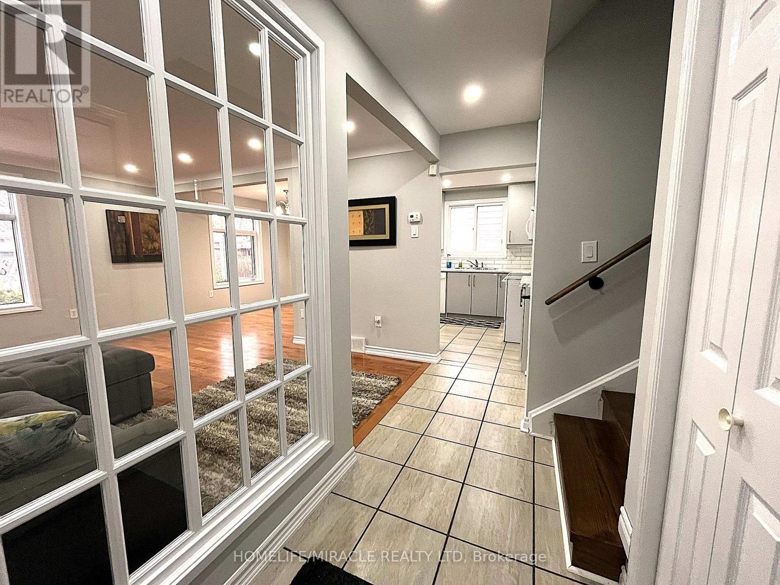 7043 Bonnie Street, Niagara Falls, ON - Indoor