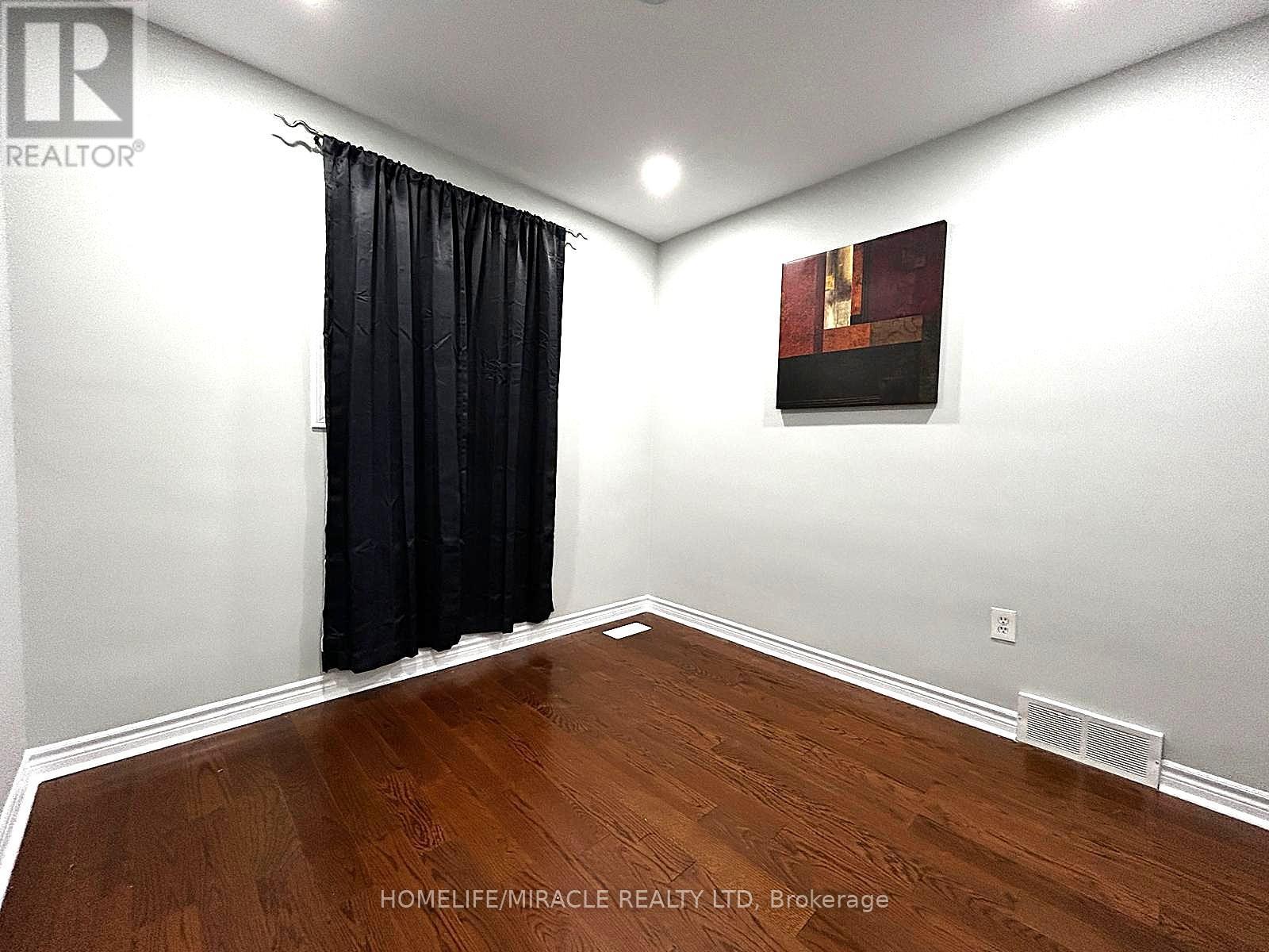 7043 Bonnie Street, Niagara Falls, ON - Indoor Photo Showing Other Room