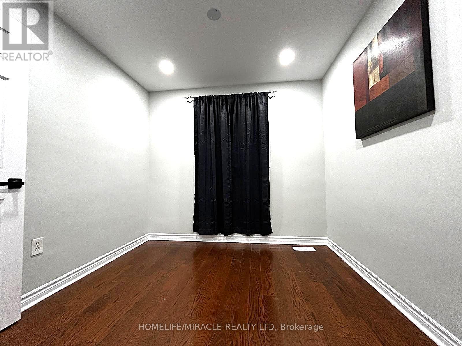 7043 Bonnie Street, Niagara Falls, ON - Indoor Photo Showing Other Room