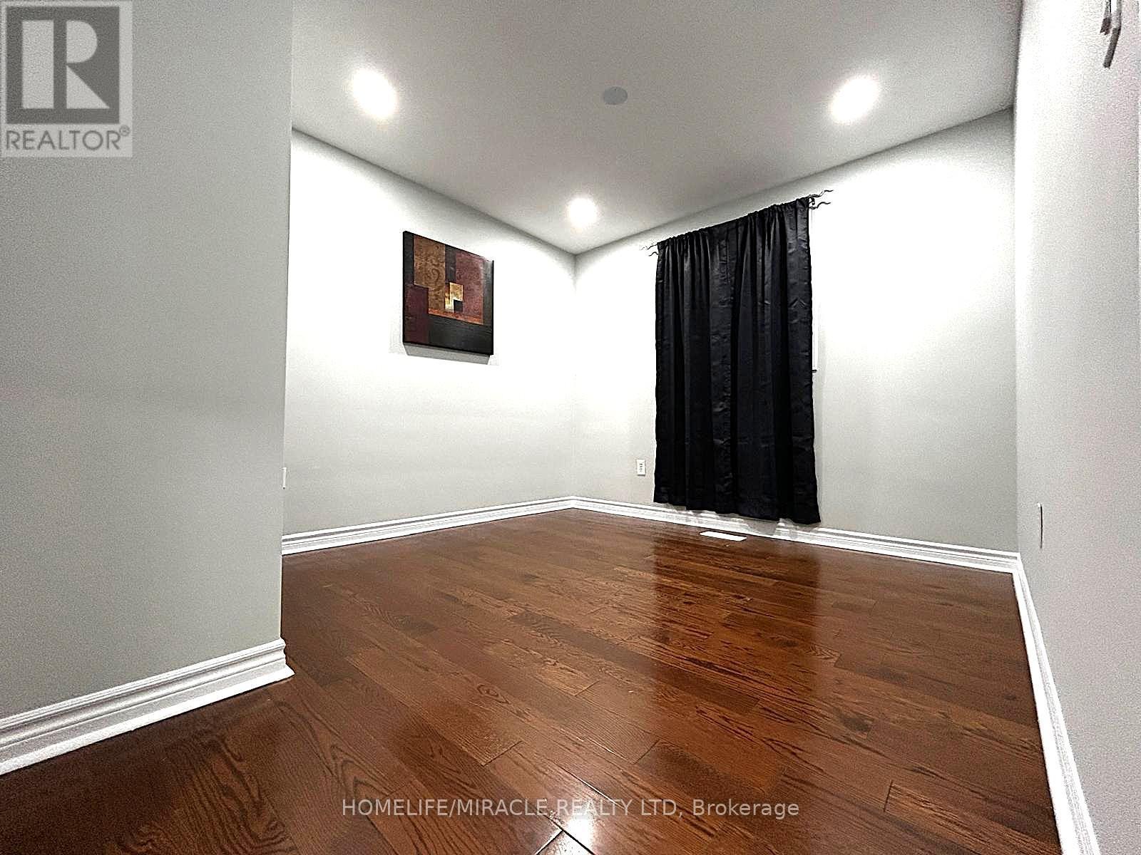 7043 Bonnie Street, Niagara Falls, ON - Indoor Photo Showing Other Room
