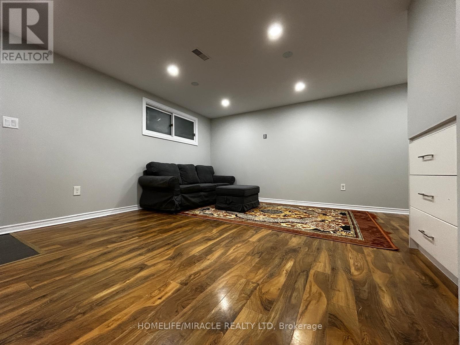 7043 Bonnie Street, Niagara Falls, ON - Indoor