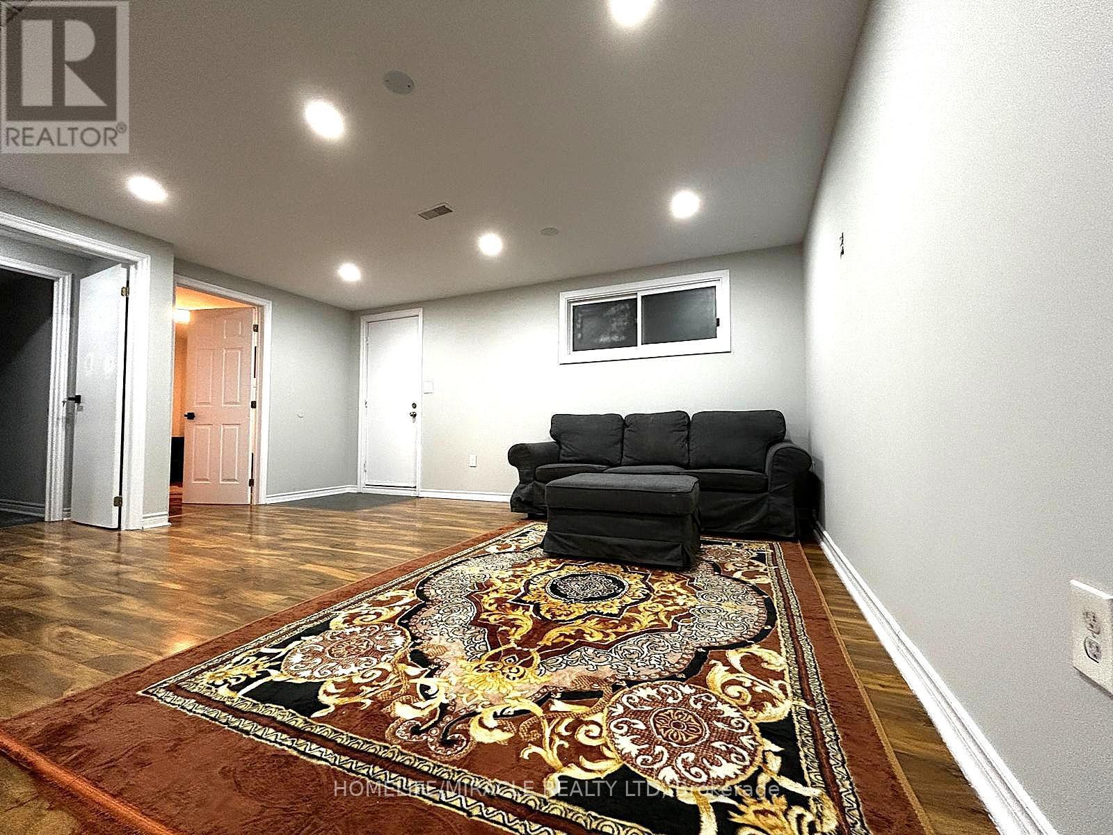 7043 Bonnie Street, Niagara Falls, ON - Indoor Photo Showing Other Room