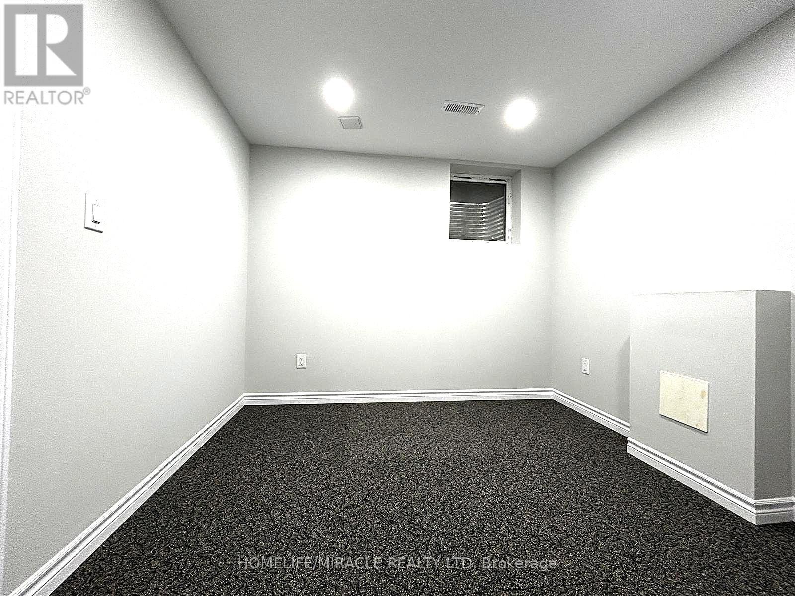 7043 Bonnie Street, Niagara Falls, ON - Indoor Photo Showing Other Room