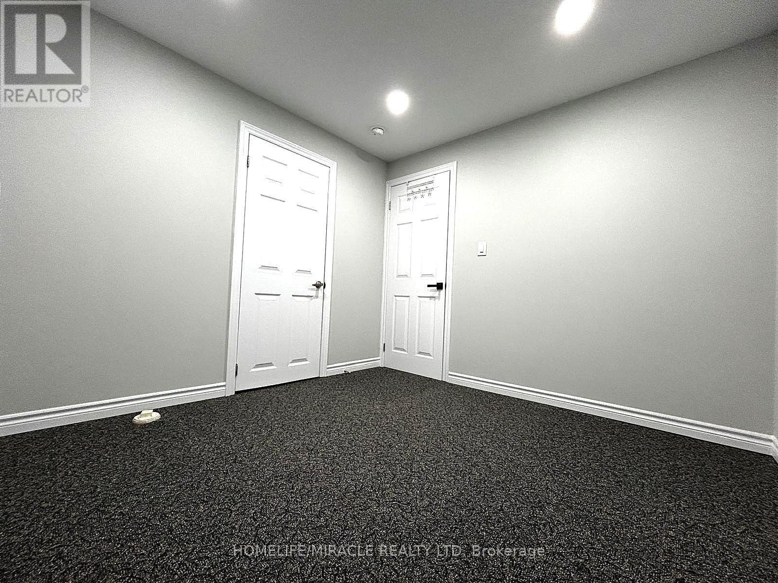 7043 Bonnie Street, Niagara Falls, ON - Indoor Photo Showing Other Room