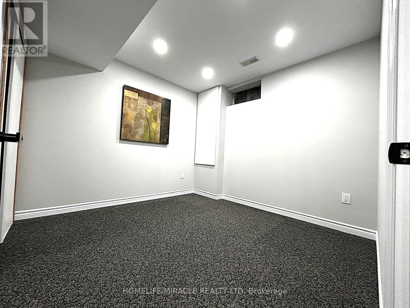 7043 Bonnie Street, Niagara Falls, ON - Indoor Photo Showing Other Room