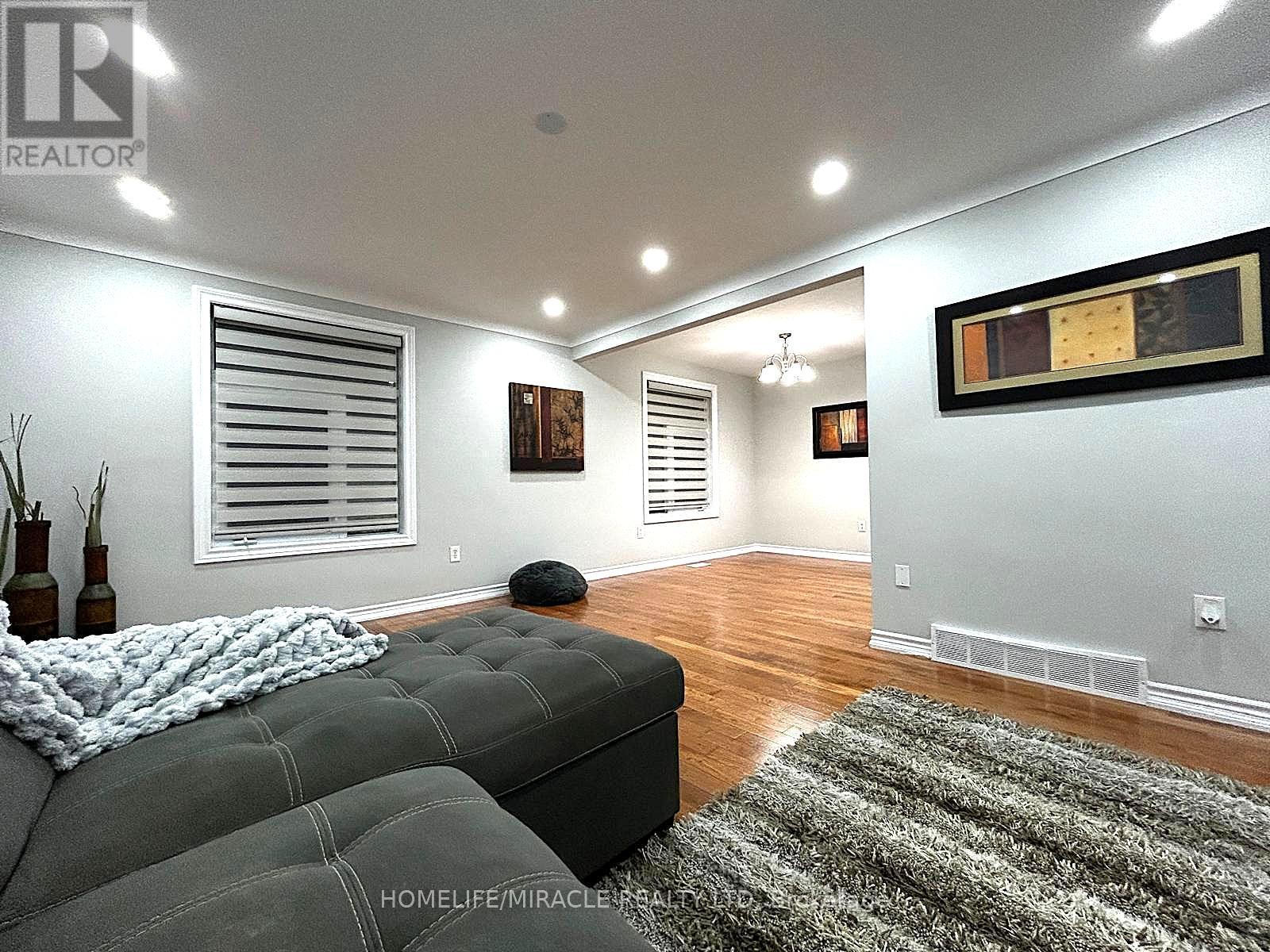 7043 Bonnie Street, Niagara Falls, ON - Indoor