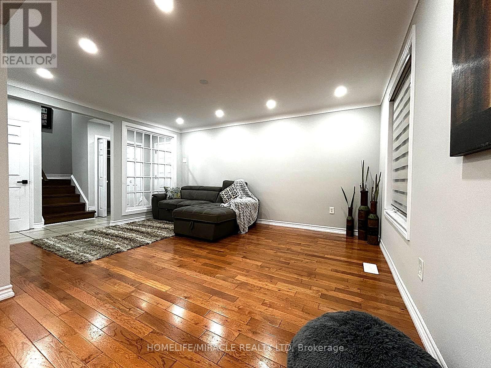 7043 Bonnie Street, Niagara Falls, ON - Indoor