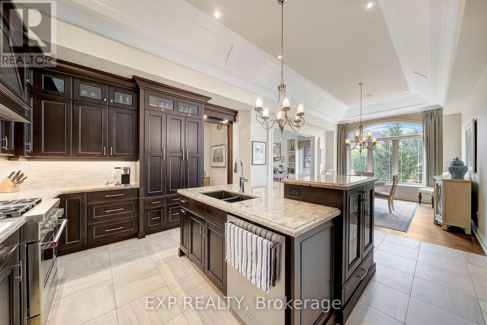 48 Timmsdale Crescent, Pelham (Fonthill), ON - Indoor Photo Showing Kitchen With Double Sink With Upgraded Kitchen