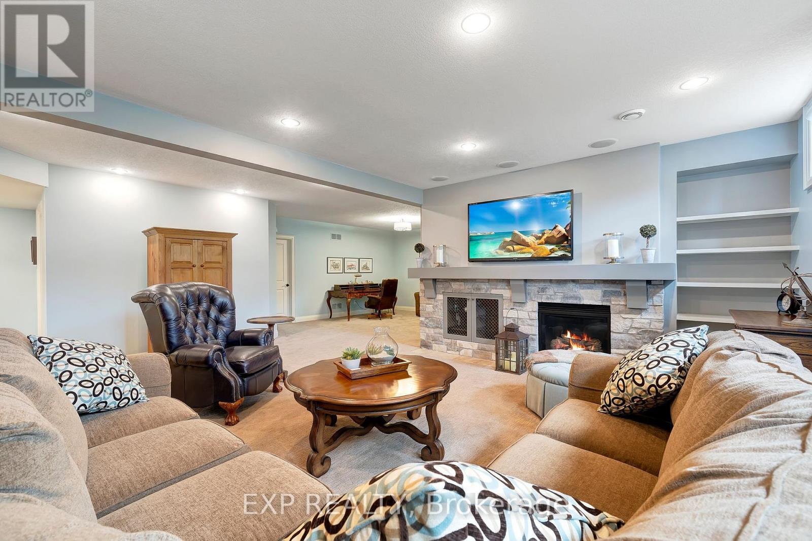 48 Timmsdale Crescent, Pelham (Fonthill), ON - Indoor Photo Showing Living Room With Fireplace