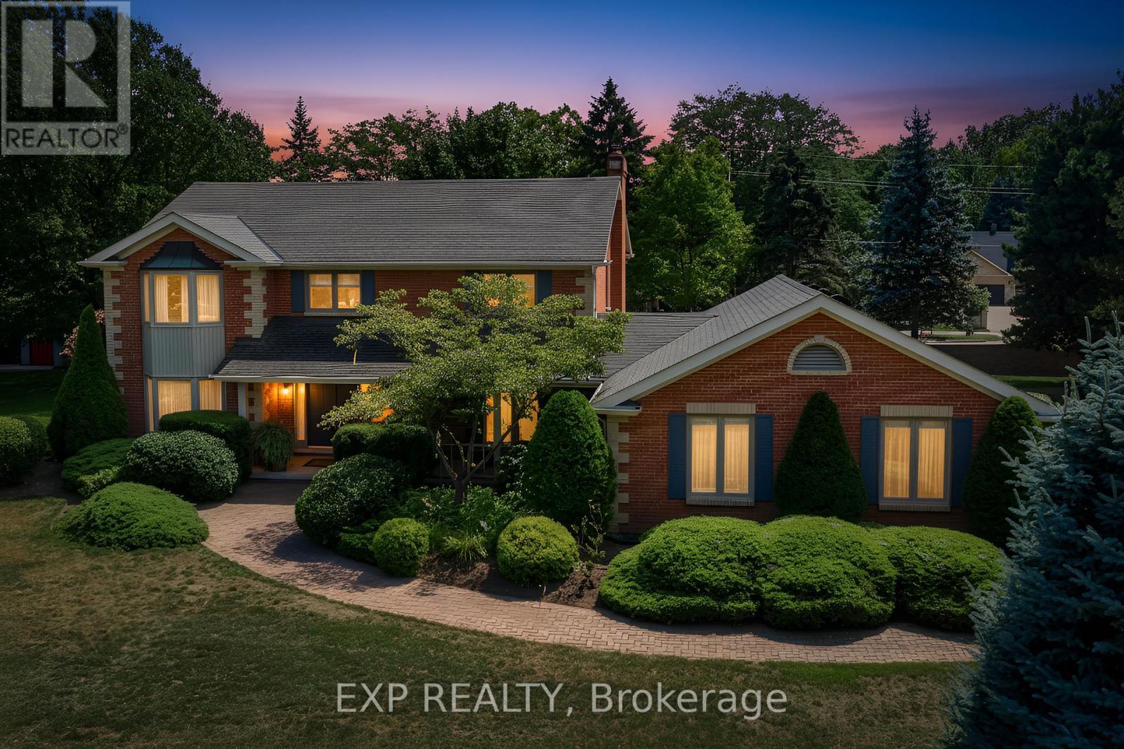 6748 January Drive, Niagara Falls (Stamford), ON - Outdoor With Facade