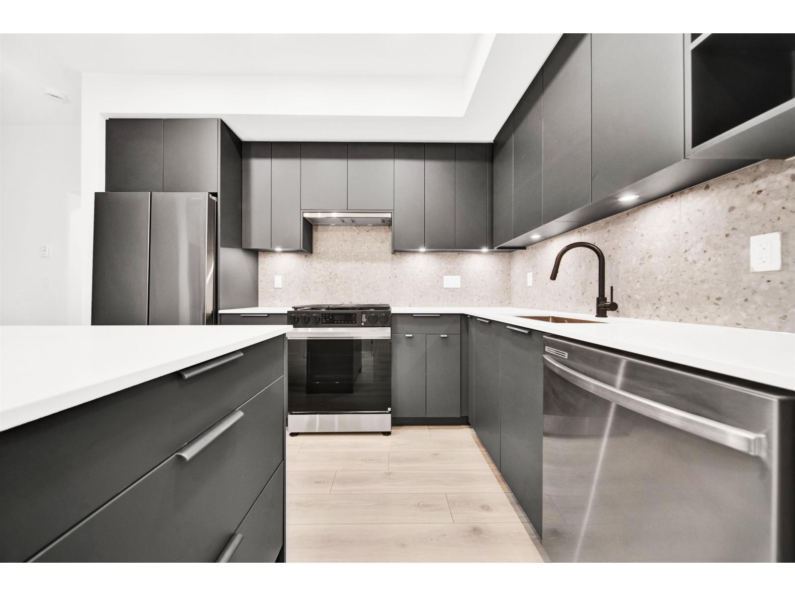 109 7936 206 Street, Langley, BC - Indoor Photo Showing Kitchen With Upgraded Kitchen