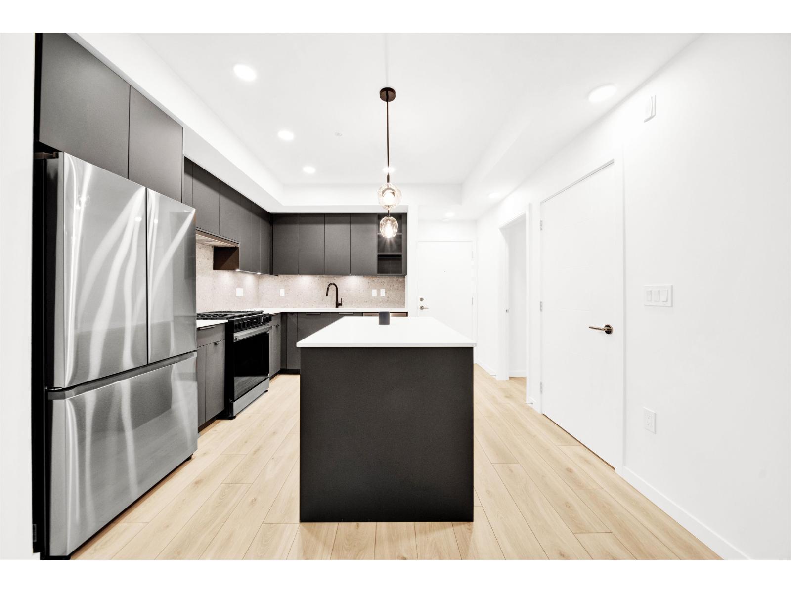 109 7936 206 Street, Langley, BC - Indoor Photo Showing Kitchen