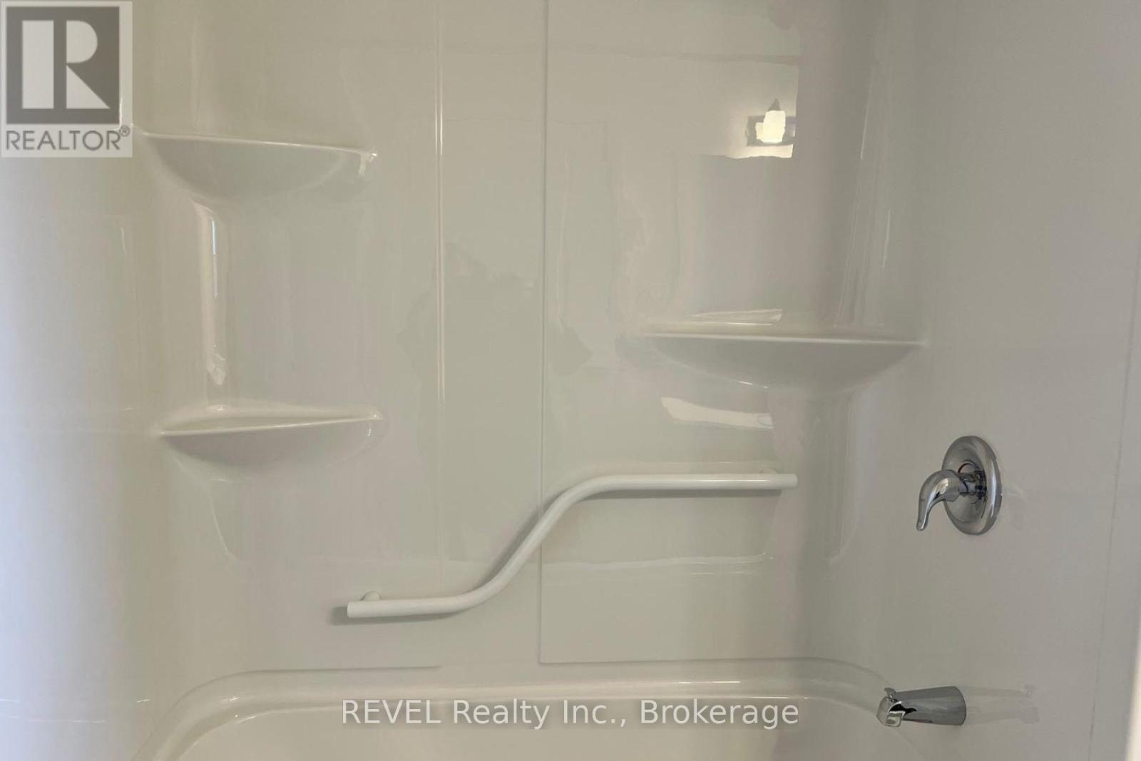 1013 Kraft Road N, Fort Erie (Crescent Park), ON - Indoor Photo Showing Bathroom