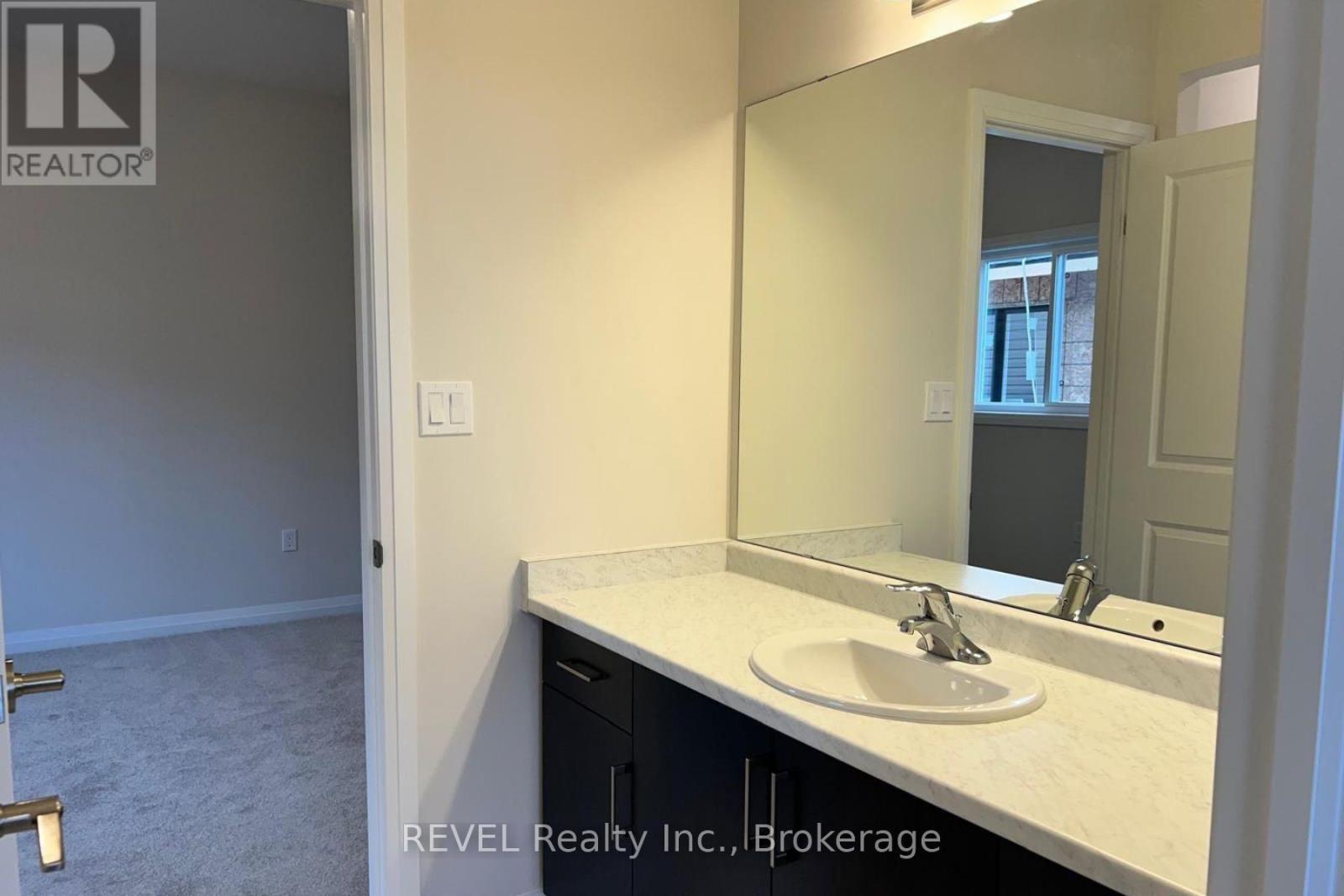 1013 Kraft Road N, Fort Erie (Crescent Park), ON - Indoor Photo Showing Bathroom