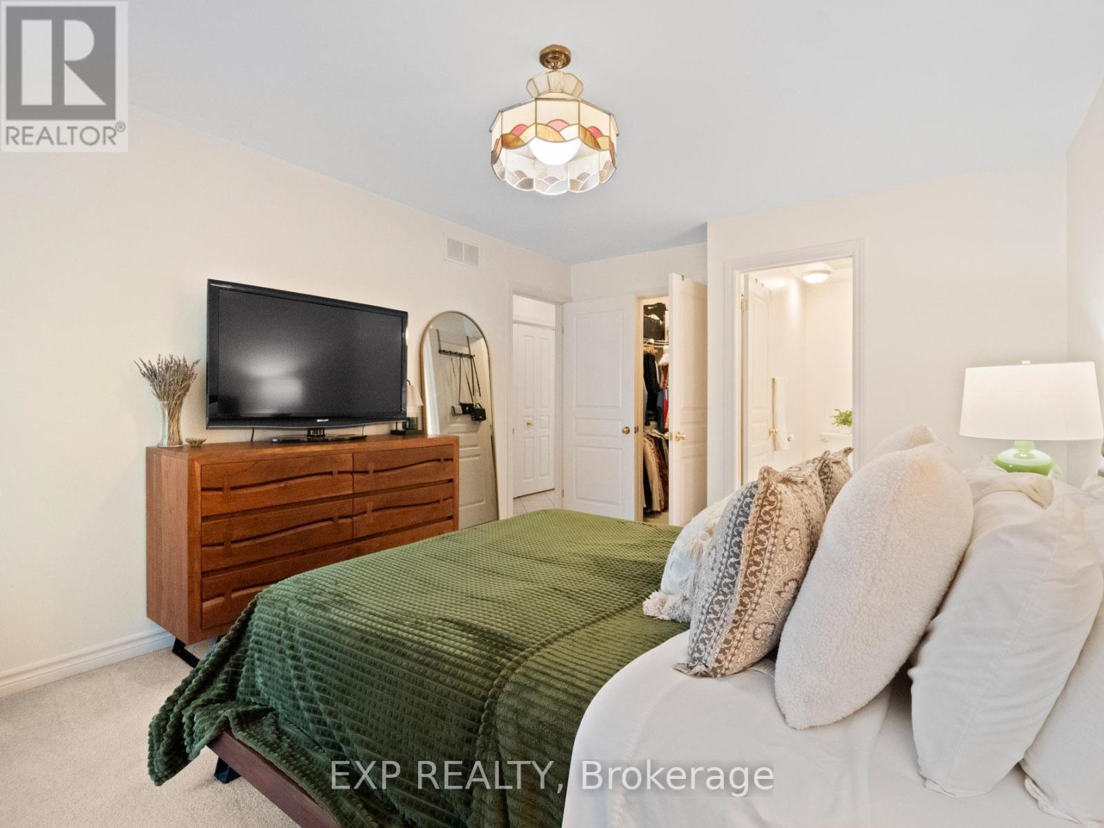 23 - 3241 Montrose Road, Niagara Falls (Mt. Carmel), ON - Indoor Photo Showing Bedroom