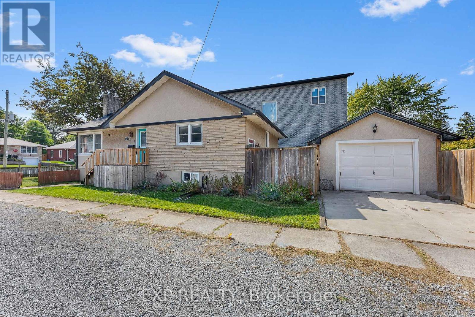 2 Homewood Avenue, Port Colborne (Sugarloaf), ON - Outdoor With Exterior