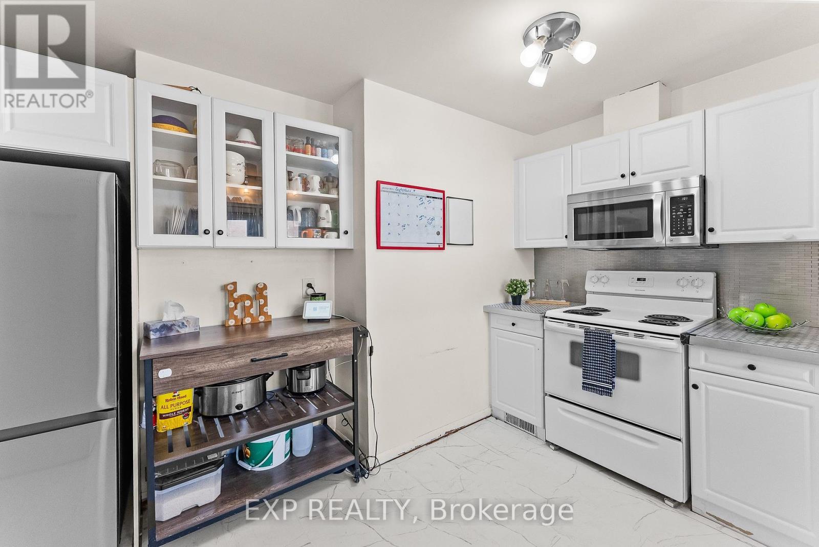 2 Homewood Avenue, Port Colborne (Sugarloaf), ON - Indoor Photo Showing Kitchen