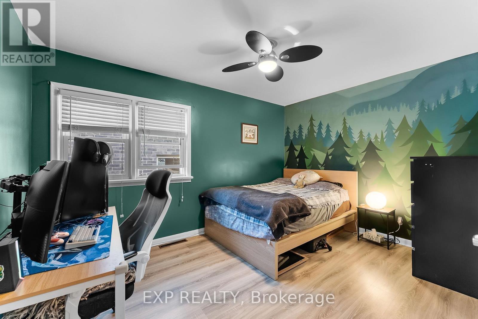2 Homewood Avenue, Port Colborne (Sugarloaf), ON - Indoor Photo Showing Bedroom