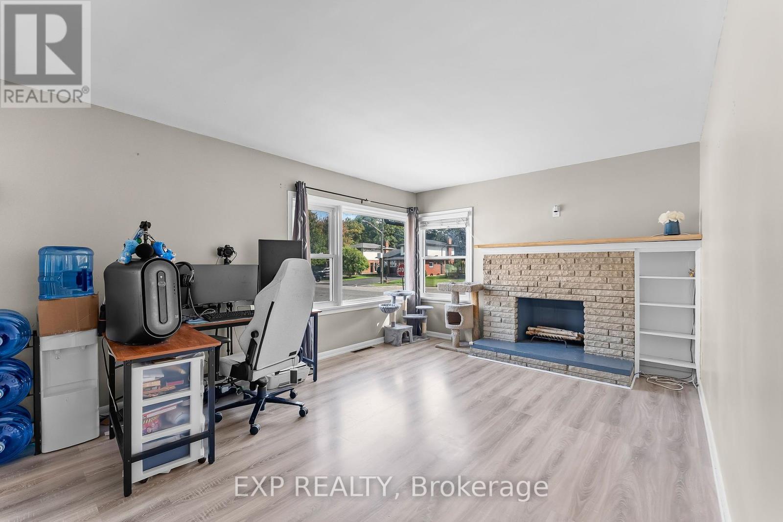 2 Homewood Avenue, Port Colborne (Sugarloaf), ON - Indoor With Fireplace