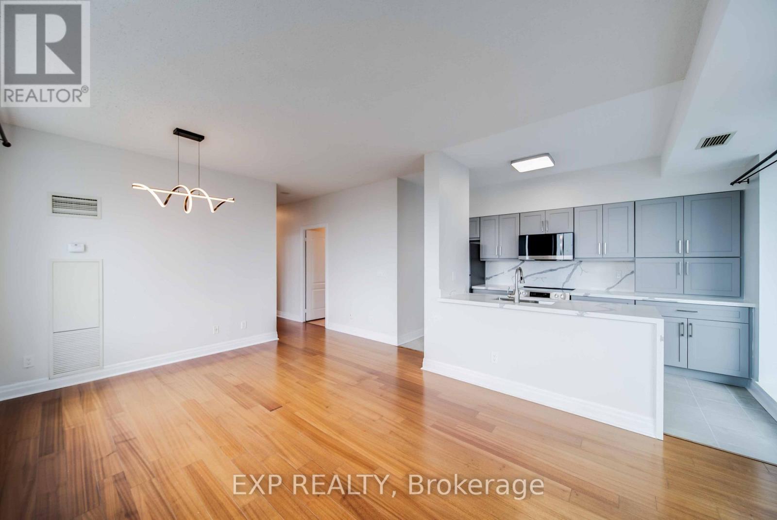 1003 - 2119 Lakeshore Boulevard W, Toronto (Mimico), ON - Indoor Photo Showing Kitchen