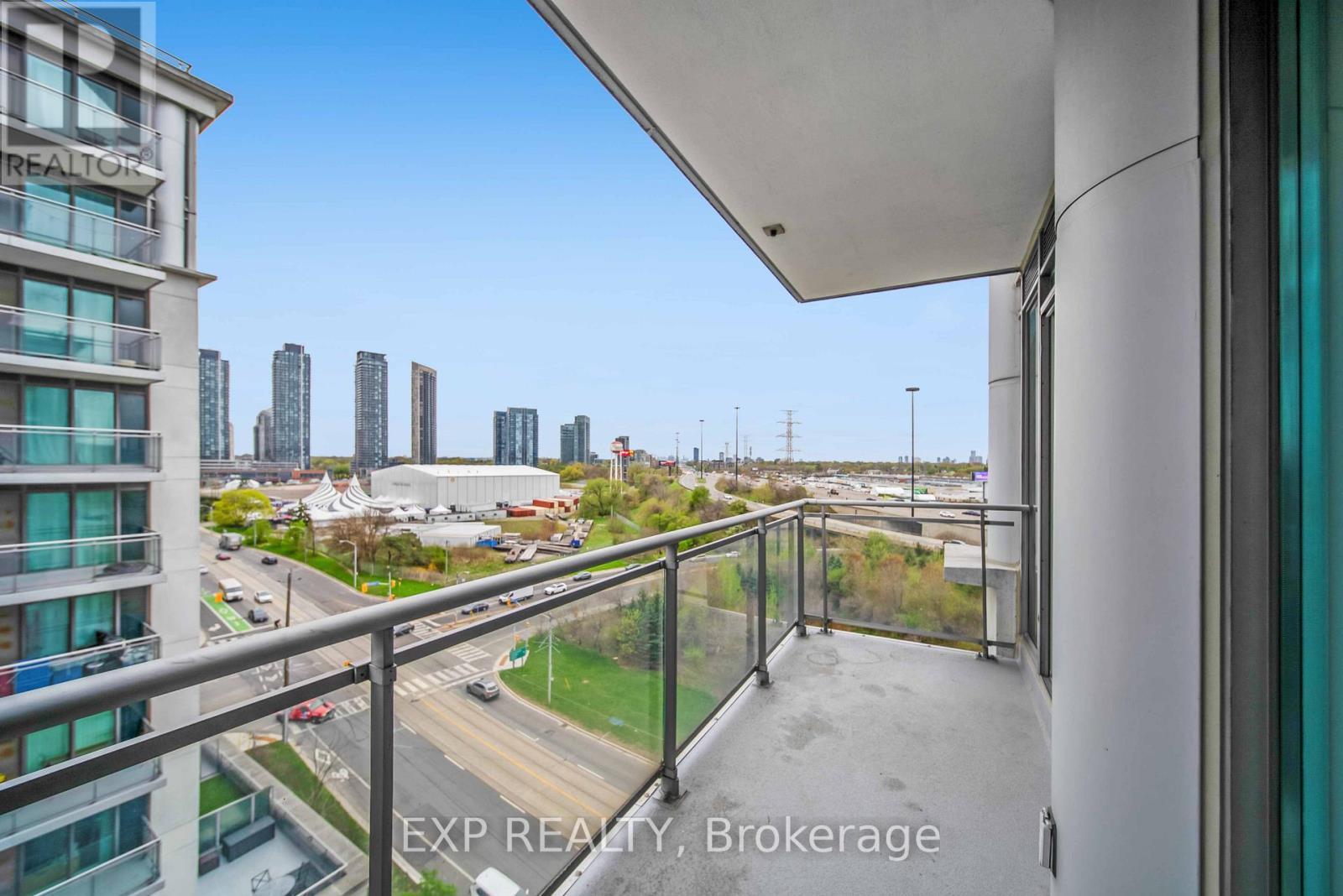 1003 - 2119 Lakeshore Boulevard W, Toronto (Mimico), ON - Outdoor With View With Exterior